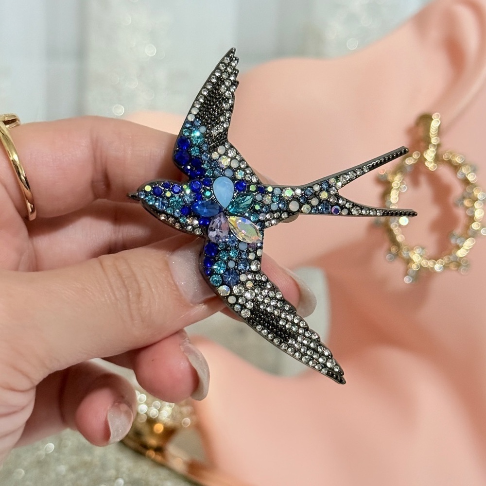 ⚜️ Blue and Silver Crystal Bird Brooch - Picture 6 of 6